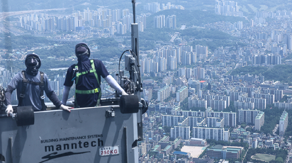 서울 송파구 롯데월드타워 서울스카이에서 강남 지역 대규모 아파트 대단지 모습이 보이고 있다. [사진=뉴시스]