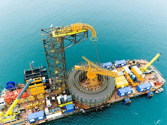 LS전선 해저케이블을 시공하는 모습. 사진=LS전선