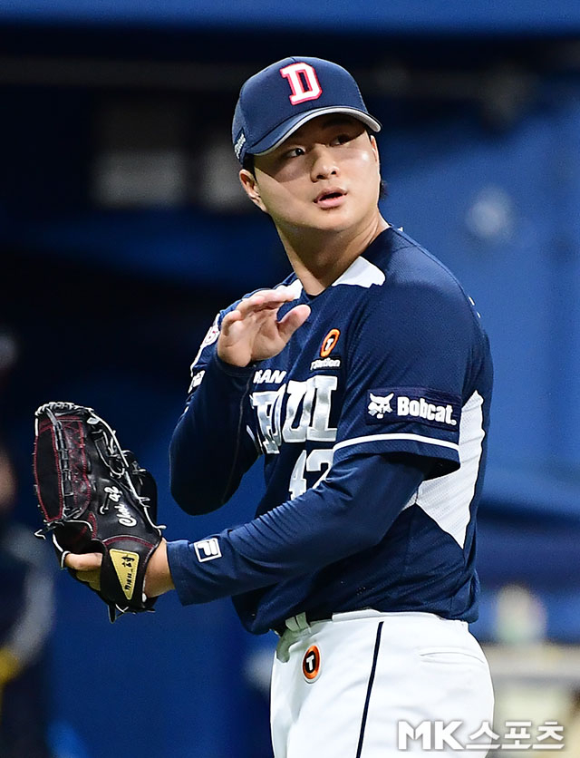 오른 어깨 통증에 발목 잡힌 최지강. 사진=김영구 기자