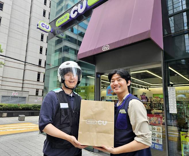 편의점 CU가 배달 플랫폼 배달의민족에 입점한 편의점 이달 매출에서 점유율 70%로 1위를 차지했다. /사진=BGF리테일