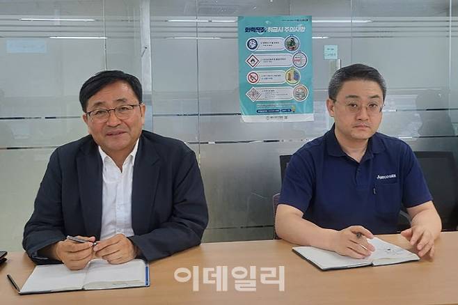 (왼쪽부터)신용철 아미코젠 이사회 의장과 박철 아미코젠 대표가 11일 판교 본사에서 이데일리와 인터뷰를 하고 있다.(사진=송영두 기자)