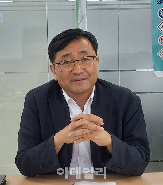 신용철 아미코젠 이사회 의장이 11일 판교 본사에서 이데일리와의 인터뷰에 응하고 있다.(사진=송영두 기자)