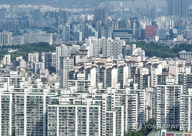 지난 1일 서울 시내의 아파트 단지 모습. 연합뉴스