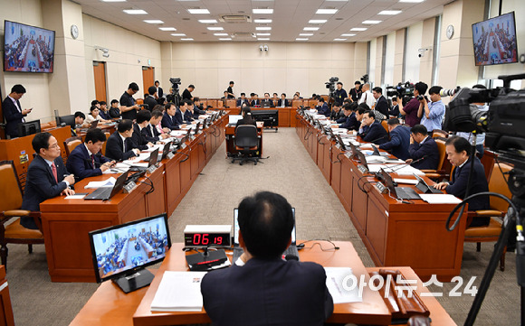 강민수 국세청장 후보자가 16일 오전 서울 여의도 국회 기획재정위원회에서 열린 인사청문회에서 질의에 답변하고 있다. [사진=곽영래 기자]