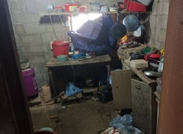 숨진 태국인 근로자가 지내던 돼지우리 한 귀퉁이에 있는 숙소 모습. 포천이주노동자센터 제공