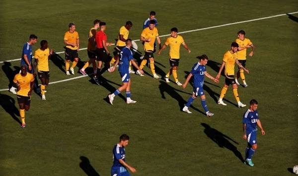 ▲ 올시즌 프리미어리그 29경기 12골 4도움을 기록했다. 역대 한국인 프리미어리그 득점 2위와 개인 커리어하이를 찍은 뒤 인천공항에서 취재진과 만나 "프리미어리그에서 12골을 넣었다. 나쁘지 않았다고 생각한다. 자신감을 얻었고 더 잘하고 싶다는 동기부여를 얻었다. 박지성은 프리미어리그 진출 꿈을 꾸게 해준 분이고 국가대표를 꿈꾸게 해줬다. 그런 분 기록을 넘을 수 있어 영광"이라고 말했다. 한국에서 휴식한 뒤 유럽으로 돌아갔는데 울버햄튼 프런트에 마르세유로 이적하고 싶다는 뜻을 전달했다. 이적설이 돌면 프리시즌엔 이탈리아 세리에A 승격 팀 코모에 인종차별적 발언까지 들었다