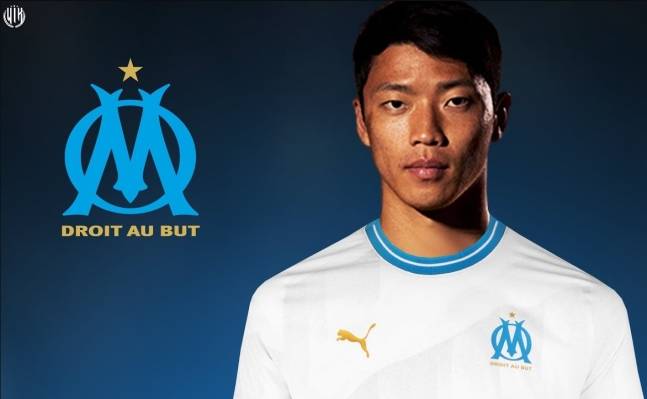 ▲ 올시즌 프리미어리그 29경기 12골 4도움을 기록했다. 역대 한국인 프리미어리그 득점 2위와 개인 커리어하이를 찍은 뒤 인천공항에서 취재진과 만나 "프리미어리그에서 12골을 넣었다. 나쁘지 않았다고 생각한다. 자신감을 얻었고 더 잘하고 싶다는 동기부여를 얻었다. 박지성은 프리미어리그 진출 꿈을 꾸게 해준 분이고 국가대표를 꿈꾸게 해줬다. 그런 분 기록을 넘을 수 있어 영광"이라고 말했다. 한국에서 휴식한 뒤 유럽으로 돌아갔는데 울버햄튼 프런트에 마르세유로 이적하고 싶다는 뜻을 전달했다. 이적설이 돌면 프리시즌엔 이탈리아 세리에A 승격 팀 코모에 인종차별적 발언까지 들었다