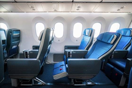 에어프레미아 프리미엄 이코노미 좌석은 35인치로 국내 항공사 가운데 가장 넓은 이코노미 좌석을 가지고 있다. [사진 에어프레미아]