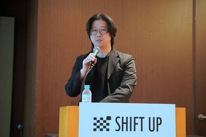 지난달 25일 서울 여의도에서 열린 기자간담회에서 김형태 시프트업 대표가 말하고 있다. 시프트업
