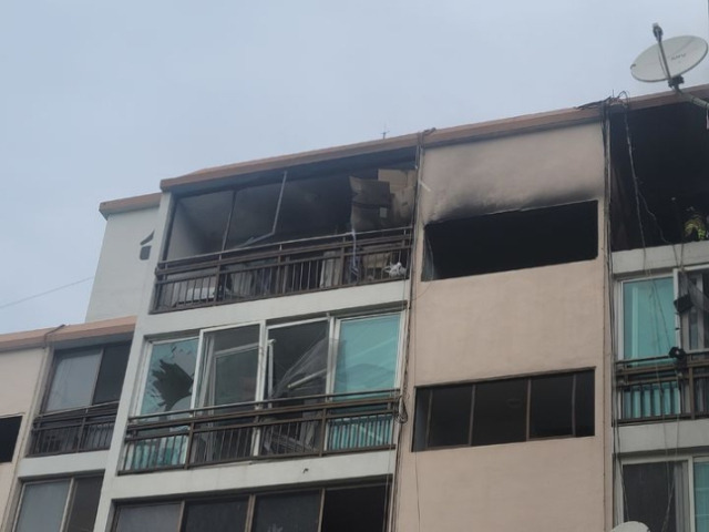 17일 오전 8시 57분쯤 경남 밀양시 하남읍 수산리 한 아파트 6층 건물에서 폭발사고가 발생해 1명이 숨지는 사고가 발생했다. 경남소방본부 제공