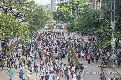 16일 다카에서 발생한 독립 유공자 자녀 공직 할당제 도입 관련 시위. [EPA 연합뉴스 자료사진. 재판매 및 DB 금지]