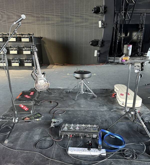 2024년 4월 에이티즈의 코첼라 페스티벌 무대에서 권한얼의 기타 세팅. [사진제공=권한얼]