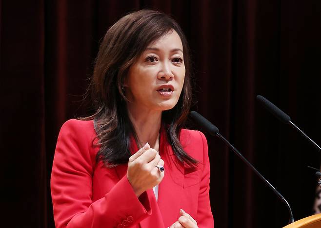 수미 테리 박사가 지난해 11월 6일 오전 서울 종로구 정부서울청사 별관에서 탈북민과 북한 인권에 대한 다큐멘터리 '비욘드 유토피아' 상영회에서 인사말을 하고 있다. 2023.11.6/뉴스1 ⓒ News1 김명섭 기자