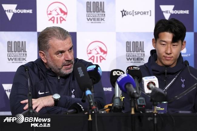 엔제 포스테코글루 감독과 손흥민 사진=ⓒAFPBBNews = News1