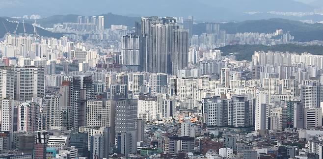 서울 남산에서 바라본 서울 아파트의 모습. [연합]