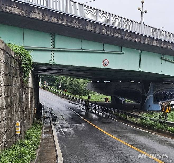 [오산=뉴시스] 차량통행이 재개된 탑동대교 좌안 도로 모습 (사진 = 오산시 제공) 2024.07.18. photo@newsis.com