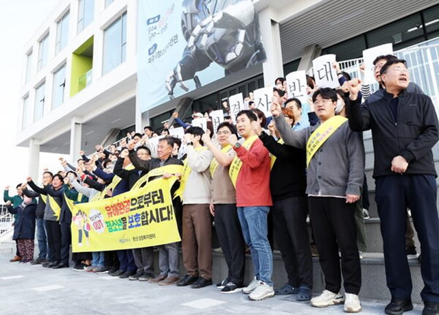 ▲지난 4월 주민들이 '성인페스티벌' 문산읍 개최를 반대하는 집회를 열고 있다. ⓒ파주시