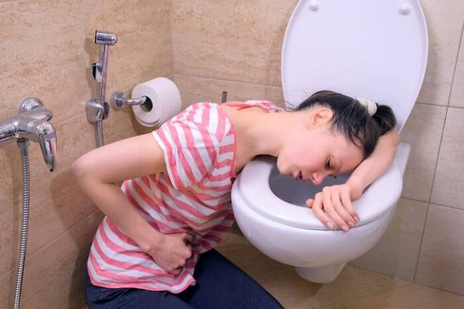다소 생소한 '순환성구토증후군(CVS, Cyclic Vomiting Syndrome)'  환자의 약 65%는 구토 발작에 앞서 약 1시간 동안 공황장애를 겪는다. 또한 환자의 약 50%가 매년 적어도 한 번 응급실 신세를 진다. 구토 및 메스꺼움과 공황장애가 함께 나타난다면 이 병을  의심해 볼 수 있다. [사진= 게티이미지뱅크]