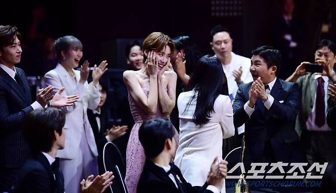 19일 인천 파라다이스시티에서 열린 '제3회 청룡시리즈어워즈(Bluedragon Series Awards)'. 여자예능인상을 수상한 장도연. 인천=송정헌 기자songs@sportschosun.com/2024.07.19/