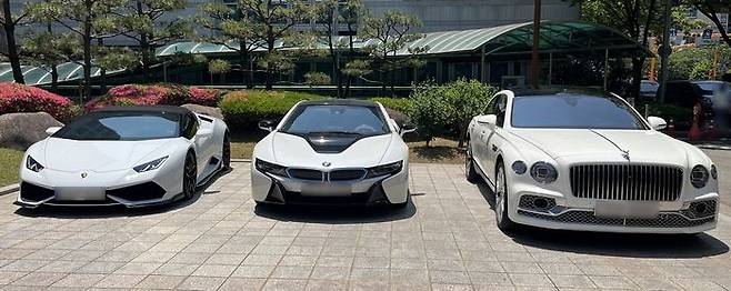 카드깡 일당이 구입한 람보르기니, BMW I8, 벤틀리 차량.ⓒ부산경찰청 제공