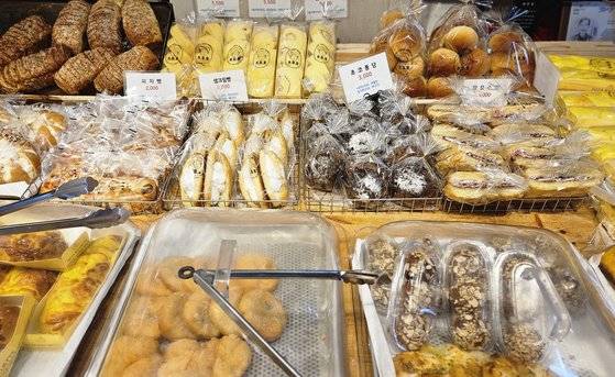 행복 베이커리는 마늘·고구마·유자 같은 남해 특산품으로 빵을 만든다. 손민호 기자