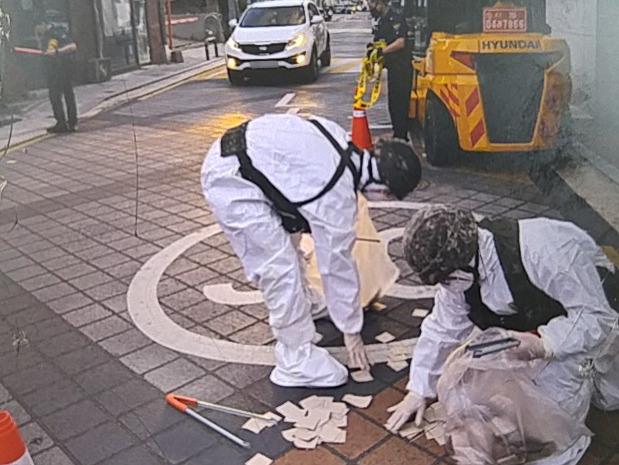 This photo shows workers on June 25 handling waste contained in a balloon flying from North Korea in Seongbuk-gu, northern Seoul. (Courtesy of JCS)