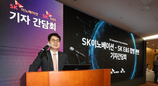 SK Innovation CEO & President Park Sang-kyu speaks at a press conference on the morning of 18 July. [Photo by Yonhap]