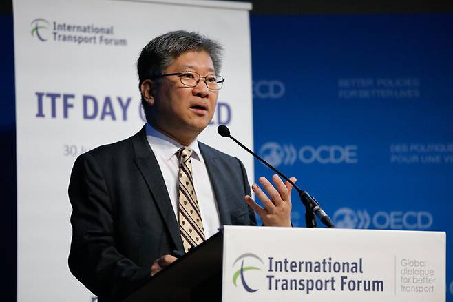 김영태&nbsp;OECD ITF 사무총장이&nbsp;ITF 장관 총회에서 인삿말을 하고 있다.&nbsp;ITF제공