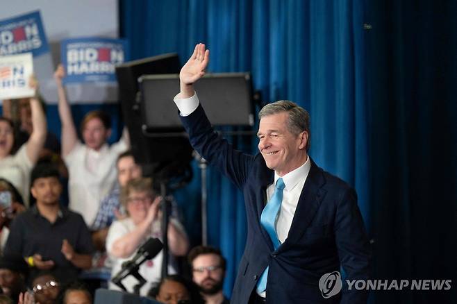 로이 쿠퍼 노스캐롤라이나 주지사 [AFP 연합뉴스 자료사진. 재배포 및 DB 금지]