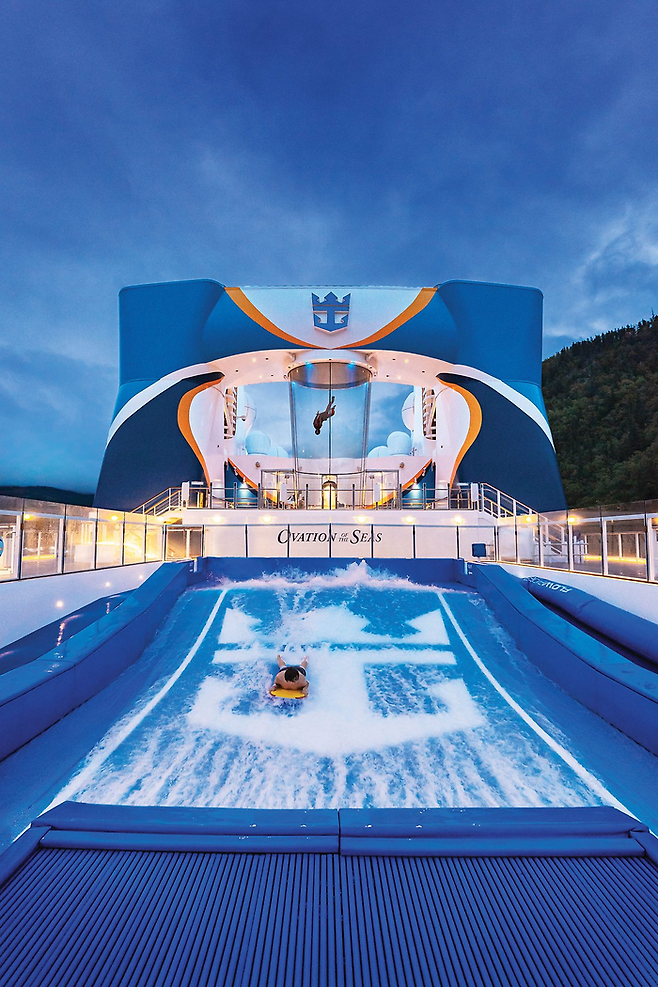 오베이션 오브 더 시즈(Ovation of the Seas)호. 사진:로얄캐리비안 인터내셔널