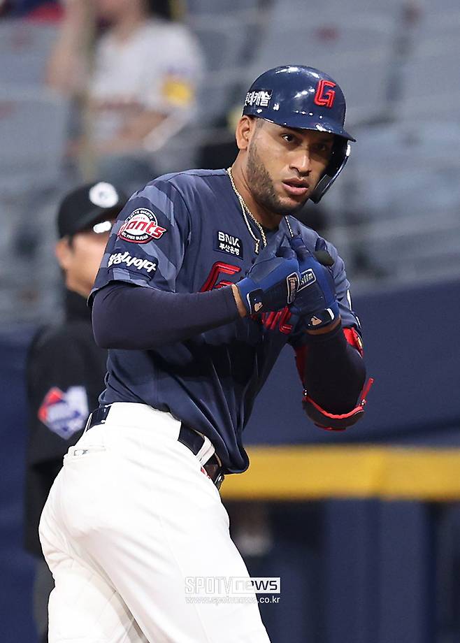 ▲ 레이예스는 후반기 들어 더 타오르며 차곡차곡 안타를 적립하고 있다. ⓒ곽혜미 기자