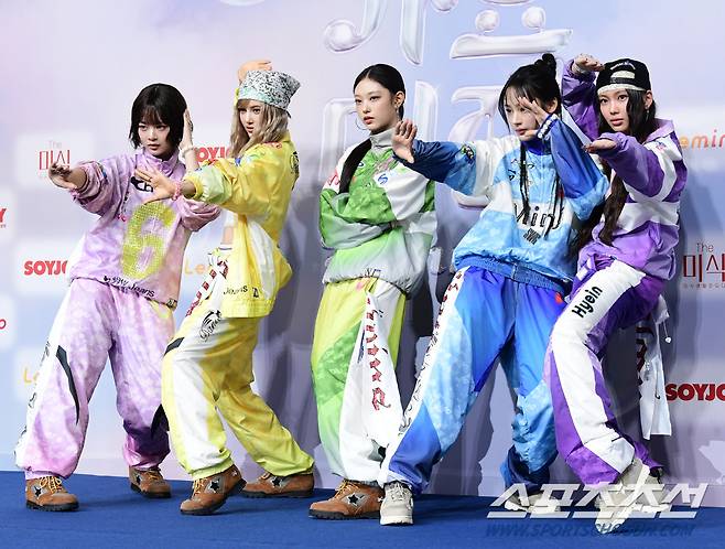 21일 인천 영종도 인스파이어 아레나에서 열린 '2024 SBS 가요대전 Summer' 블루카펫. 포즈를 취하고 있는 뉴진스 멤버들. 인천=송정헌 기자songs@sportschosun.com/2024.07.21/