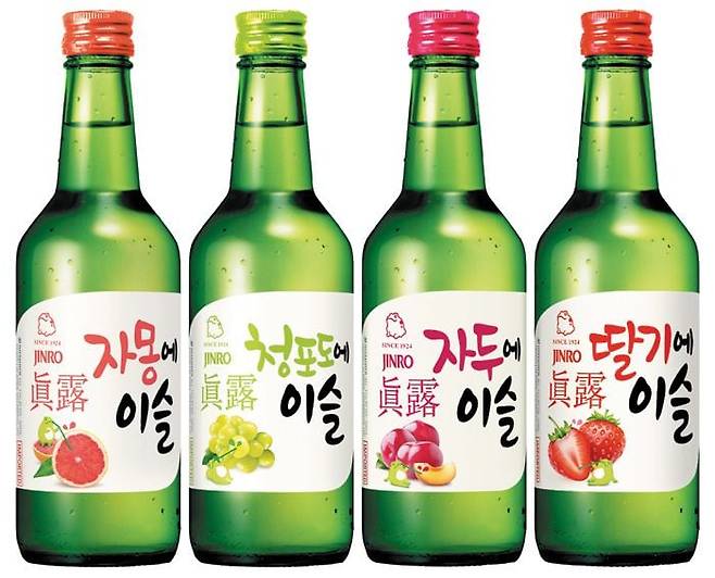 ‘자몽에 이슬’을 비롯한 하이트진로의 과일 소주 시리즈. /하이트진로