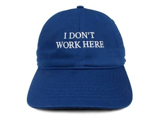 위트 넘치는 문구와 함께 채정안, 기은세가 써서 시선을 끈, 아이디어(IDEA)의 ‘SORRY I DON’T WORK HERE’ 볼캡. 아이디어.