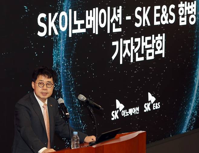 7월 18일 오전 서울 종로구 SK서린빌딩에서 열린 SK이노베이션-SK E&S 합병 관련 기자간담회에서 박상규 SK이노베이션 사장이 합병 관련 발표를 하고 있다. 사진=한국경제신문