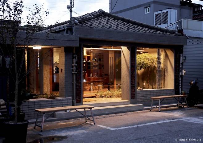 김한중 그라운드아키텍츠건축사사무소, 카페 트래버틴 (일반음식점, 용산)