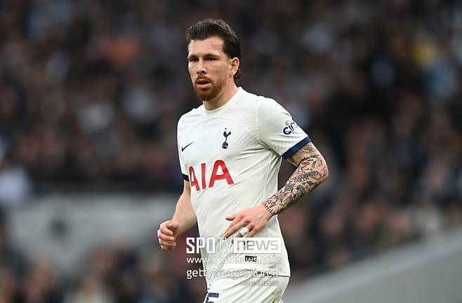 ▲ 토트넘에서 손흥민 절친인 피에르-에밀 호이비에르가 마르세유로 이적한다. 지난해 여름부터 이적설은 줄기차게 있었다. 아틀레티코 마드리드부터 세리에A 팀들까지 호이비에르를 원하는 팀들은 많았다. 호이비에르의 선택은 마르세유. 로베르토 데 제르비 감독과 대화가 결정적이었다. 토트넘은 주전에서 밀린 호이비에르를 팔고 최소한의 이적료를 챙겼다.