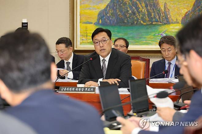 답변하는 김병환 금융위원장 후보자 (서울=연합뉴스) 김주성 기자 = 김병환 금융위원장 후보자가 22일 오전 국회 정무위원회에서 열린 인사청문회에서 질문에 답하고 있다. 2024.7.22 utzza@yna.co.kr