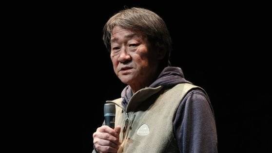 '2018 학전 신년회'에서 인사말을 하는 고 김민기. 사진 연합뉴스