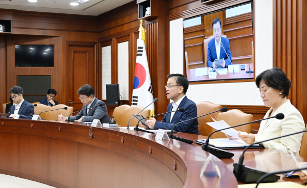 23일 정부서울청사에서 최상목 부총리 겸 기재부 장관 주재로 경제관계장관회의가 진행되고 있다. 기재부 제공