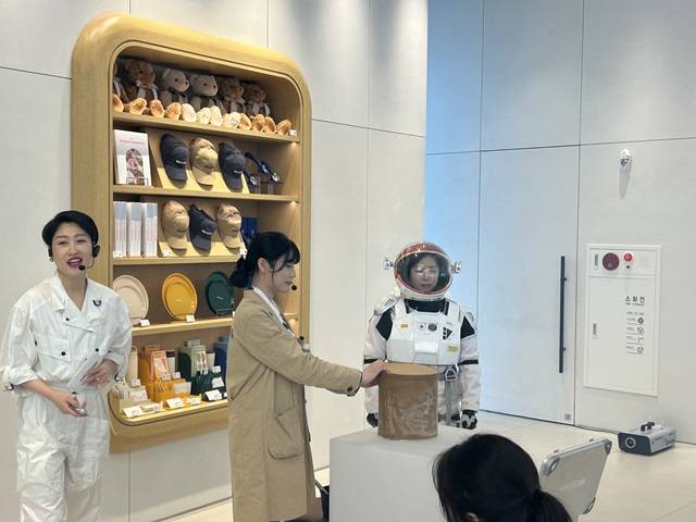 우주에서 아이스크림 행성을 찾아 신제품을 지구로 가져왔다는 콘셉트를 입힌 '언텁쇼'/사진=김아름 기자 armijjang@