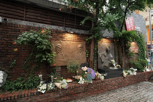 아르코꿈밭극장 앞마당 추모현장(사진=한국문화예술위원회)