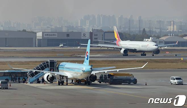 사진은 서울 강서구 김포공항 활주로. 2023.10.30/뉴스1 ⓒ News1 이재명 기자