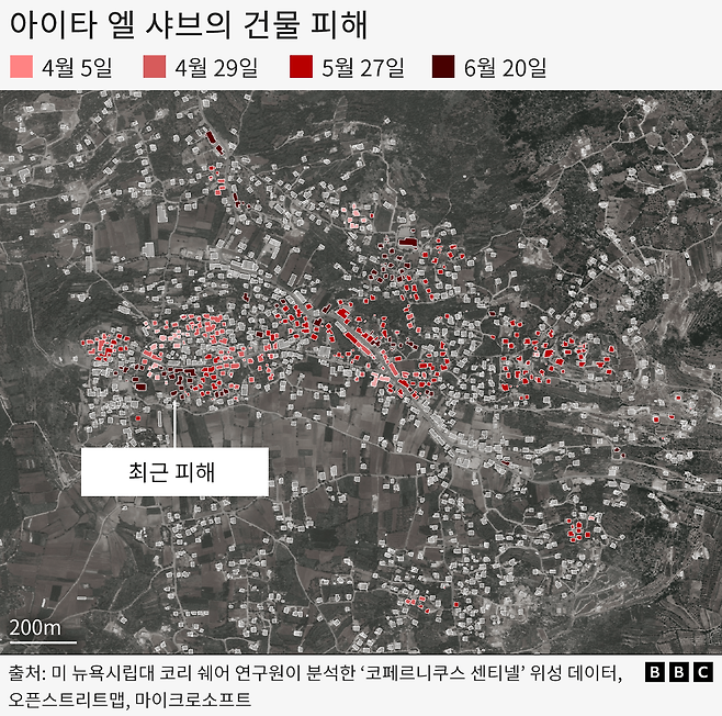 시간이 지나며 아이타 엘 샤브에서 어떤 건물이 피해를 입었는지 보여주는 지도