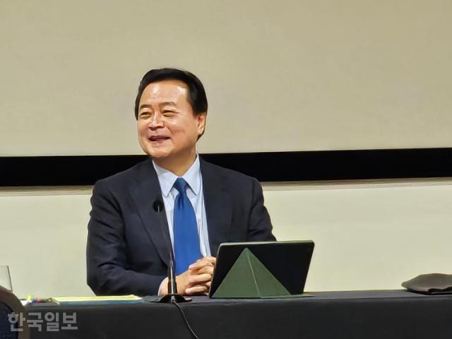 조현동 주미국 한국대사가 23일 미국 워싱턴 한국문화원에서 특파원단 간담회를 열고 있다. 워싱턴=권경성 특파원