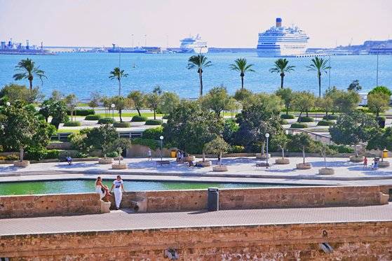 섬의 유일한 도시이자 마요르카 인구의 약 절반이 살고 있는 팔마 데 마요르카의 평화로운 풍경. 사진 김은덕, 백종민