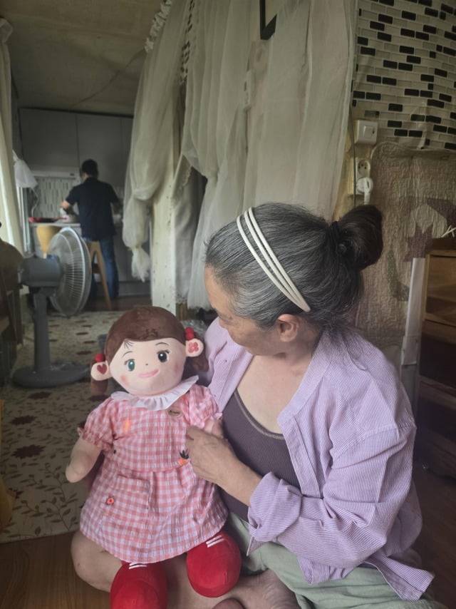 경남 의령군의 반려로봇 '홍이' /사진=의령군