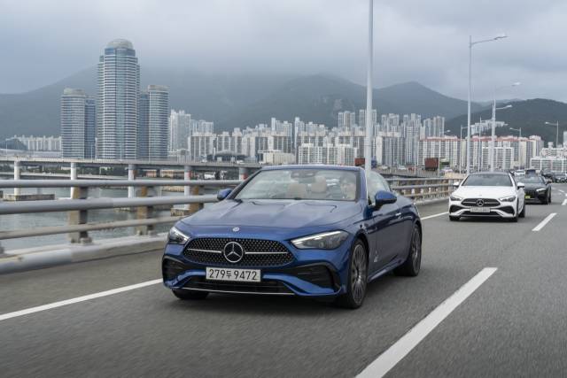 메르세데스-벤츠 CEL200 까브리올레의 주행 모습. 사진제공=벤츠코리아