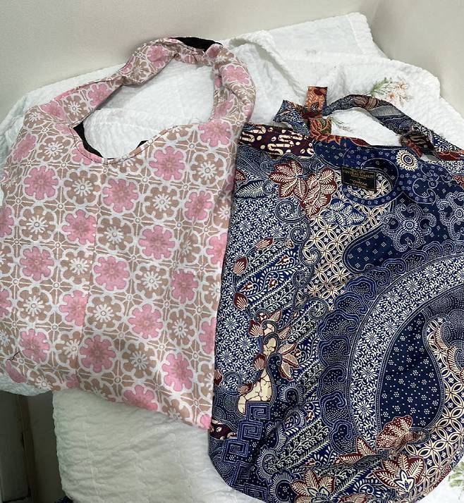 기념품 에코백. 왼쪽 30링깃, 오른쪽 40링깃.