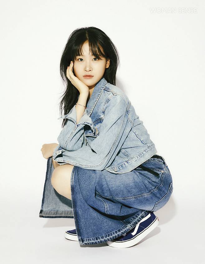 데님 재킷 스파오, 데님 스커트 지컷, 스니커즈 반스